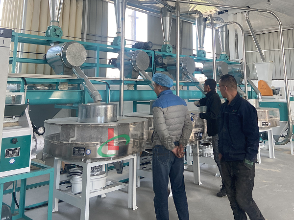 鶴壁客戶訂購4+2組石磨面粉機，運行良好